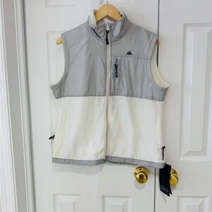 NWT Snozu Women’s Gray and white Fleece Vest new